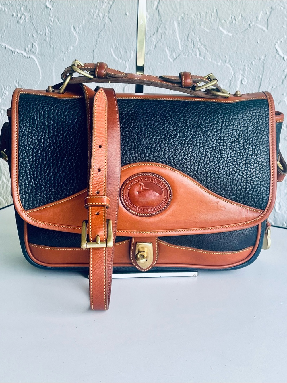 VINTAGE DOONEY & BOURKE REGAL   LARGE CARRIER CLASSIC DARK NAVY